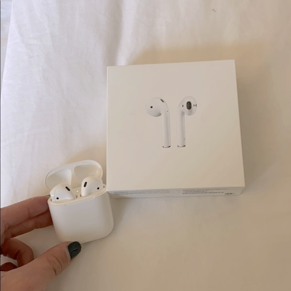 Apple Airpods with Charging Case